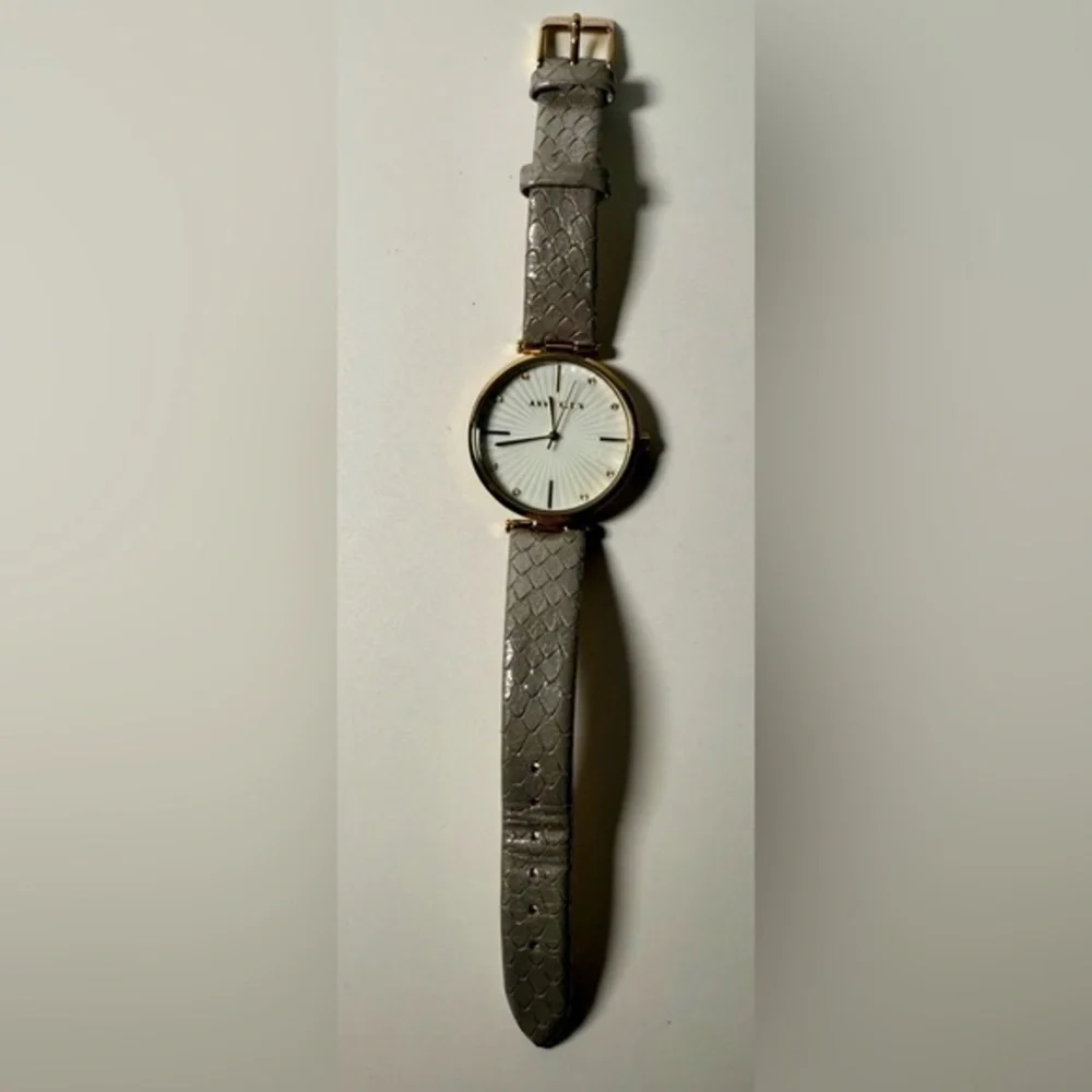 ANNE KLEIN AK GOLD‎ TONE CRYSTAL LIGHT GREY GENUINE LEATHER BRACELET WATCH